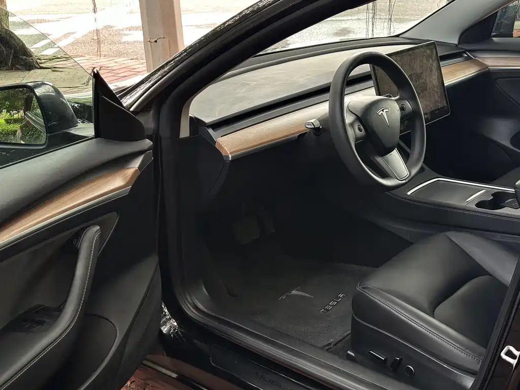 Tesla Model 3 — миниатюра 9