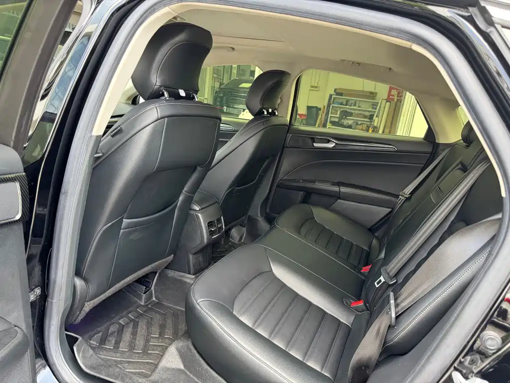 Ford Mondeo — миниатюра 9