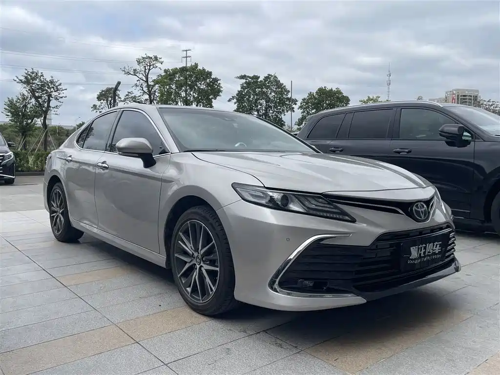 TOYOTA CAMRY