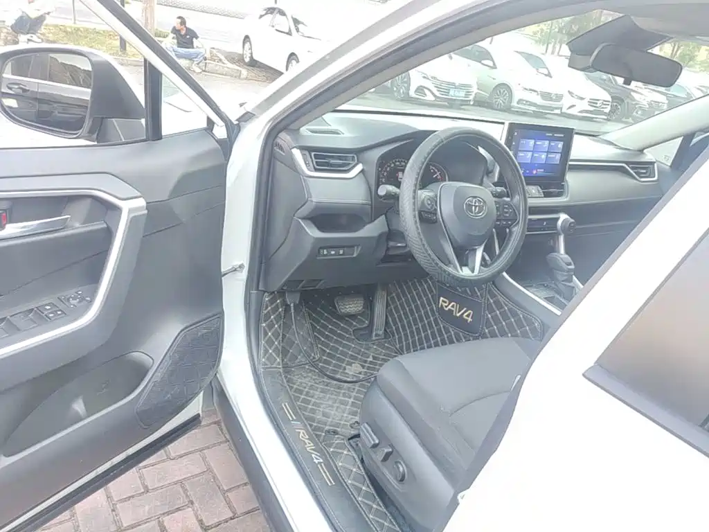 Toyota RAV4 — миниатюра 16