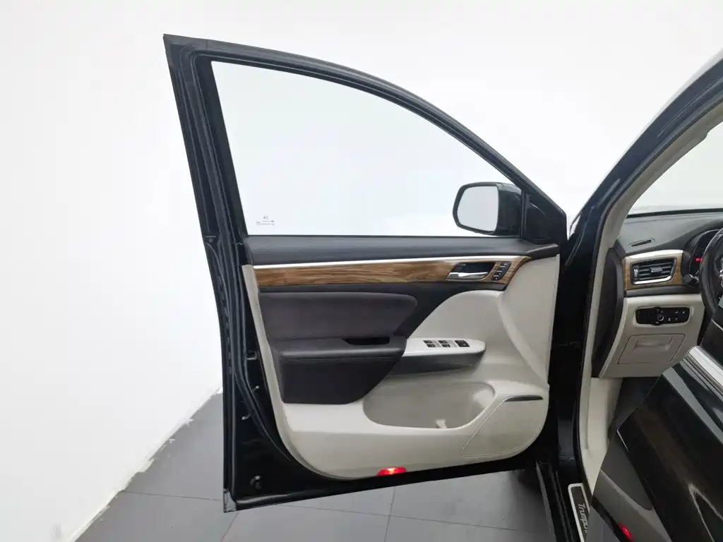 GAC GS8 2017 320T Luxury Smart Connect （ мест）