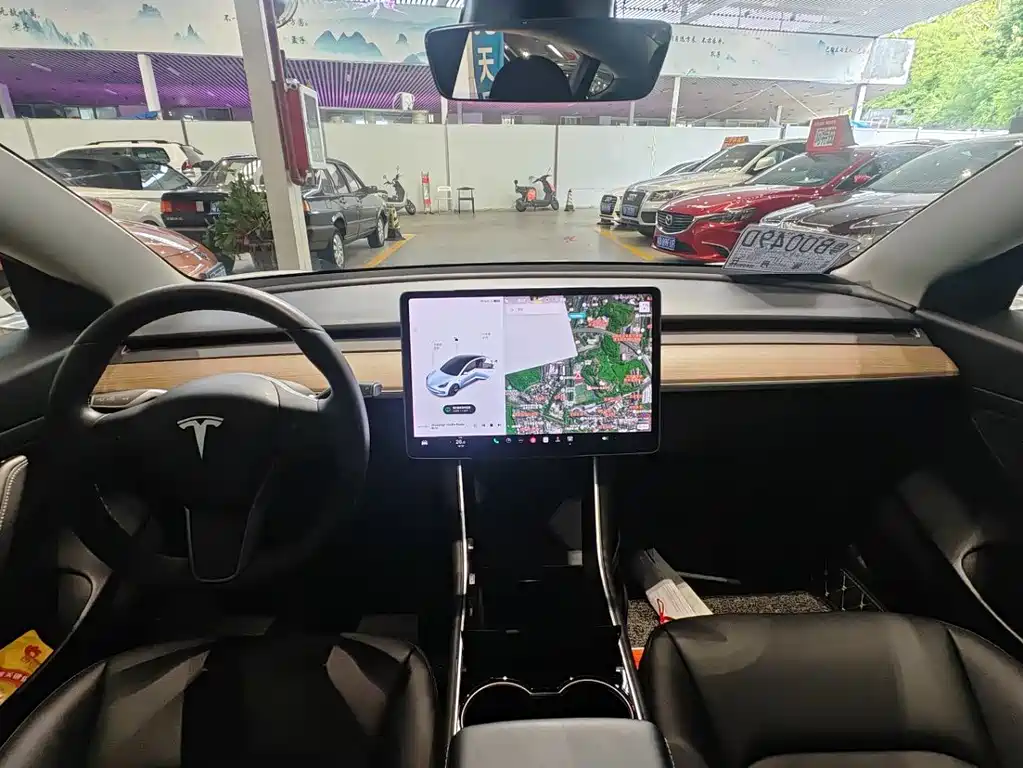 Tesla Model 3 — миниатюра 8