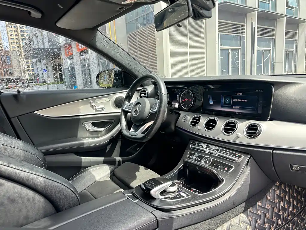 Mercedes-Benz E-Class — миниатюра 12