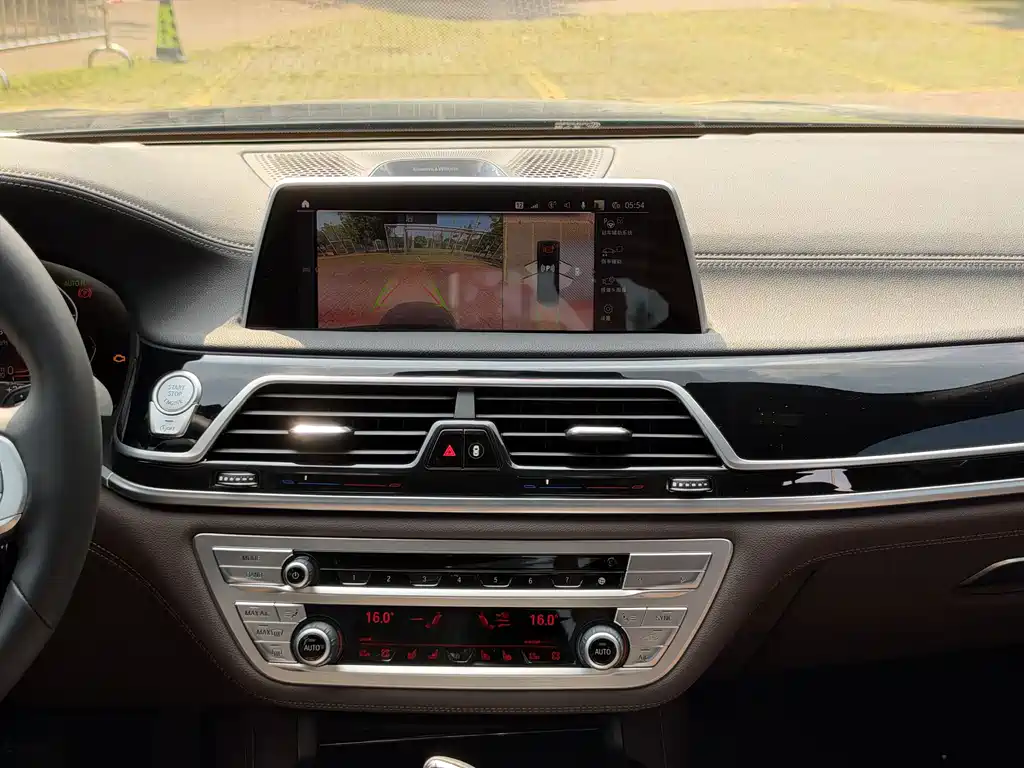 BMW 7 Series — миниатюра 8