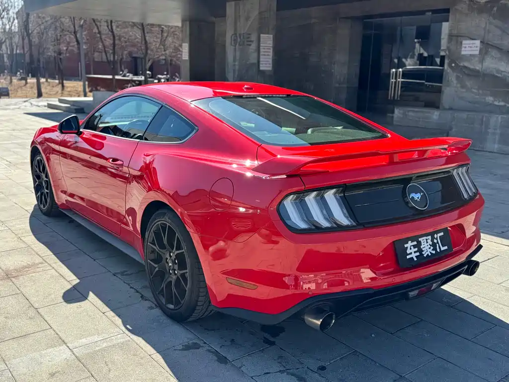 FORD MUSTANG