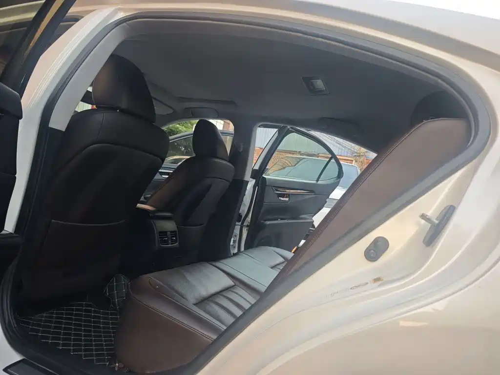 Lexus ES — миниатюра 12