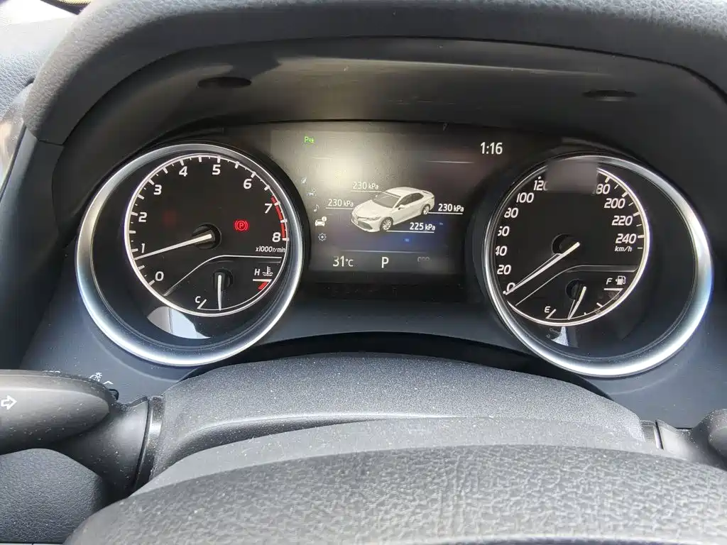 Toyota Camry — миниатюра 4