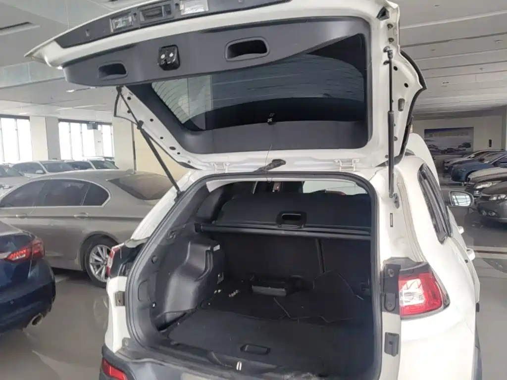Jeep Cherokee — миниатюра 19