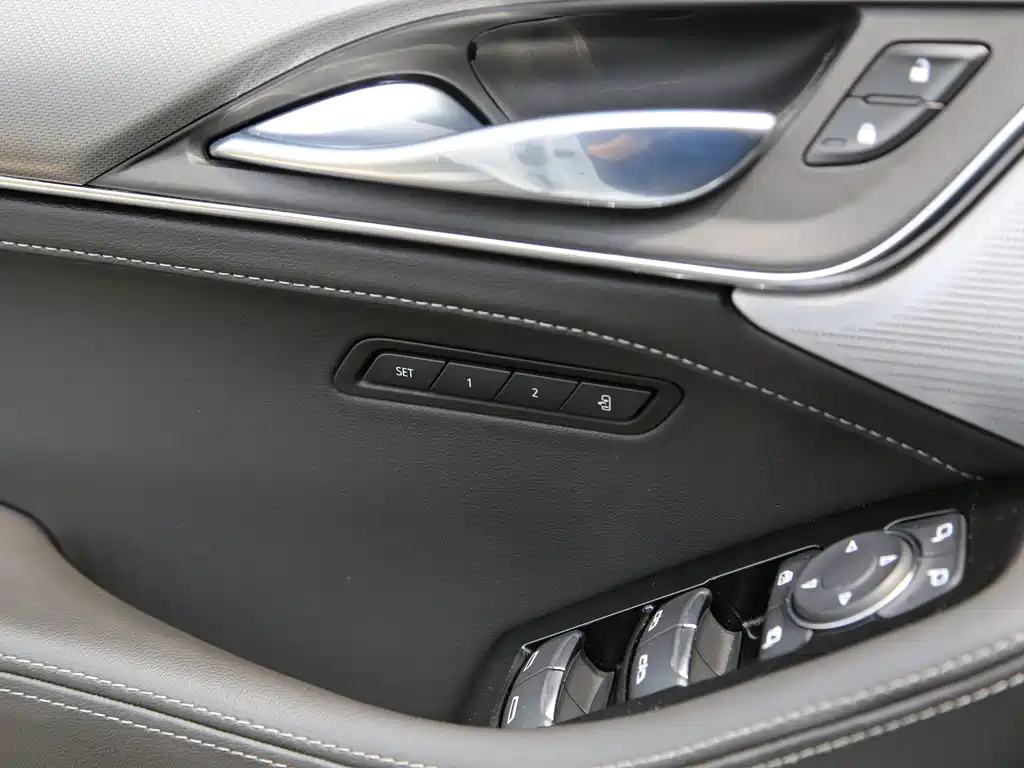 Cadillac CT5 — миниатюра 12