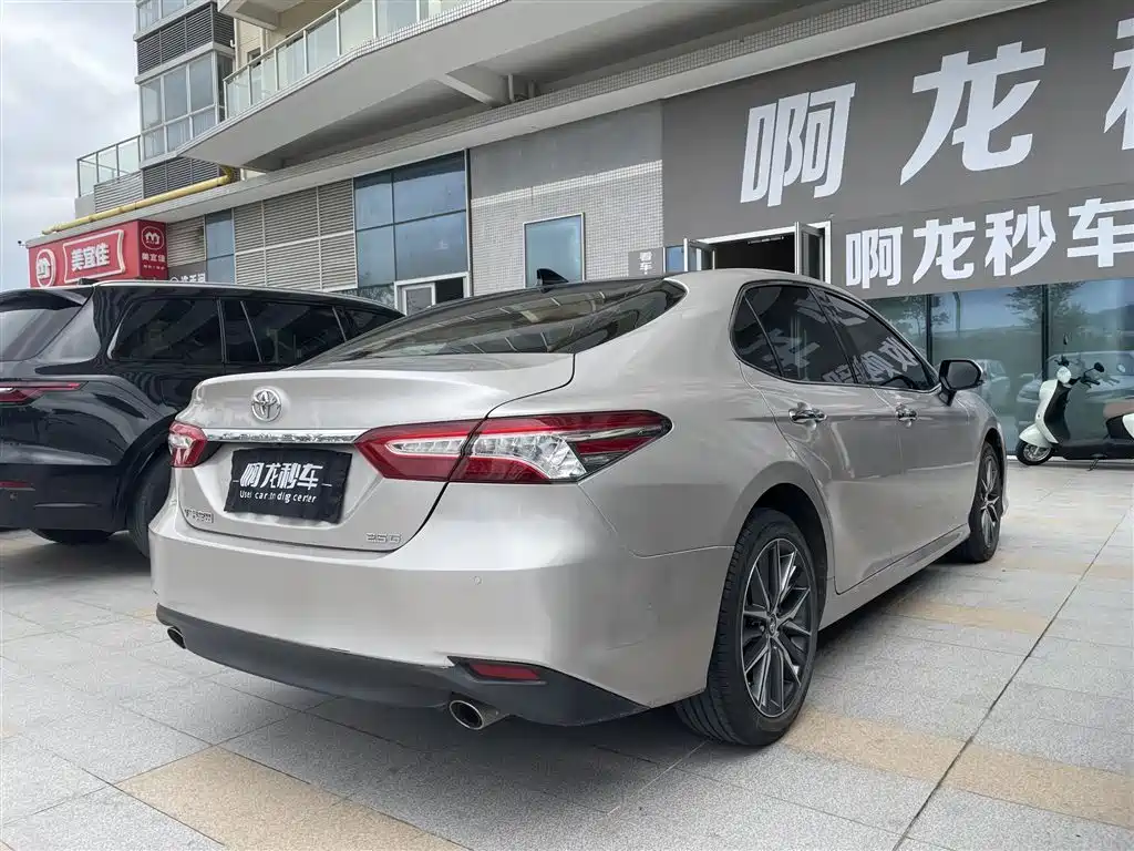 TOYOTA CAMRY