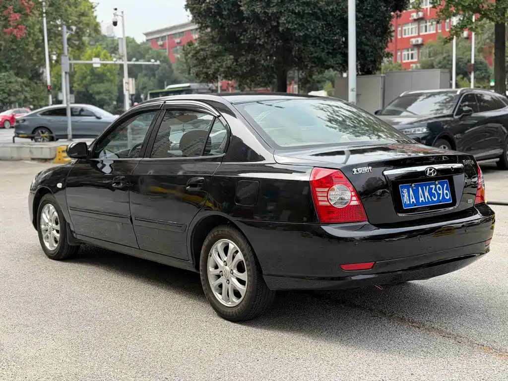 Hyundai Elantra — миниатюра 6