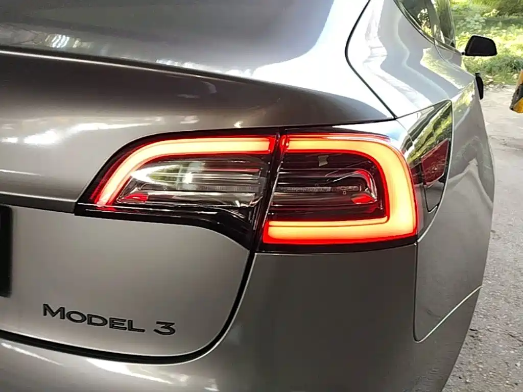 Tesla Model 3 — миниатюра 8