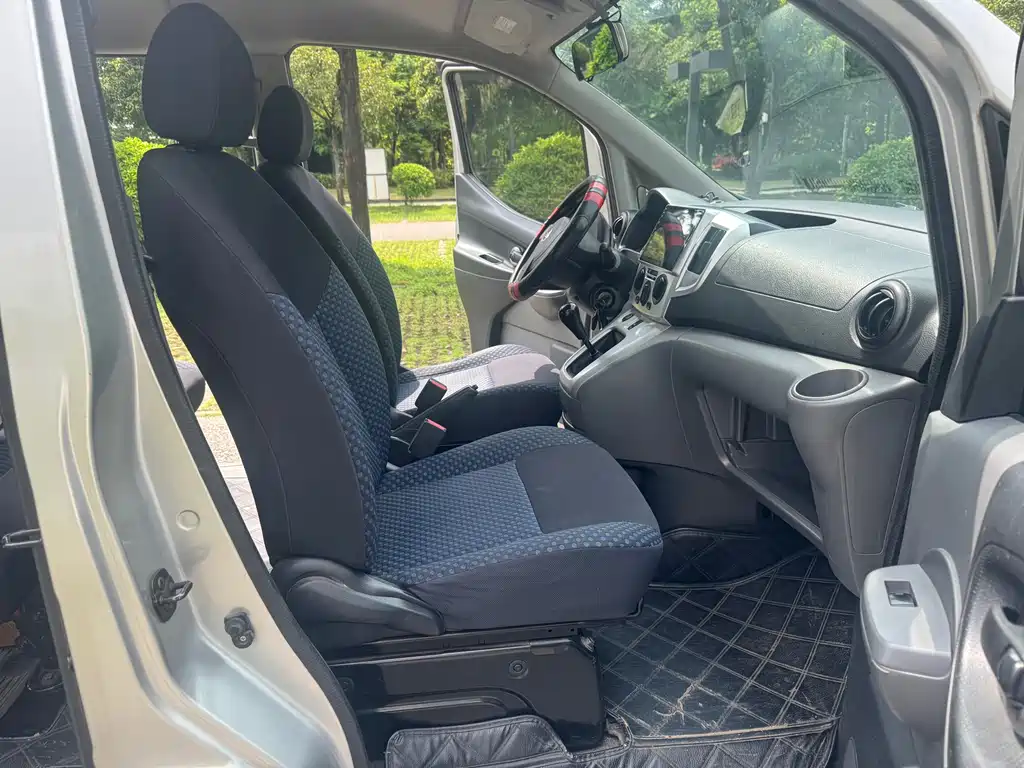 Nissan NV200 2011 1.6L 232 мест