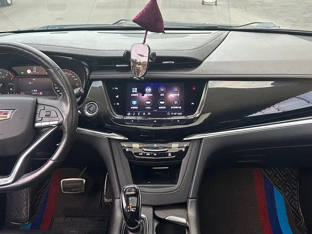 CADILLAC XT6