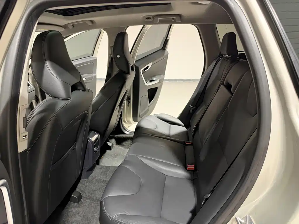 Volvo XC60 — миниатюра 13