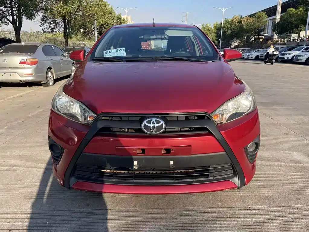 Toyota Yaris L — миниатюра 2