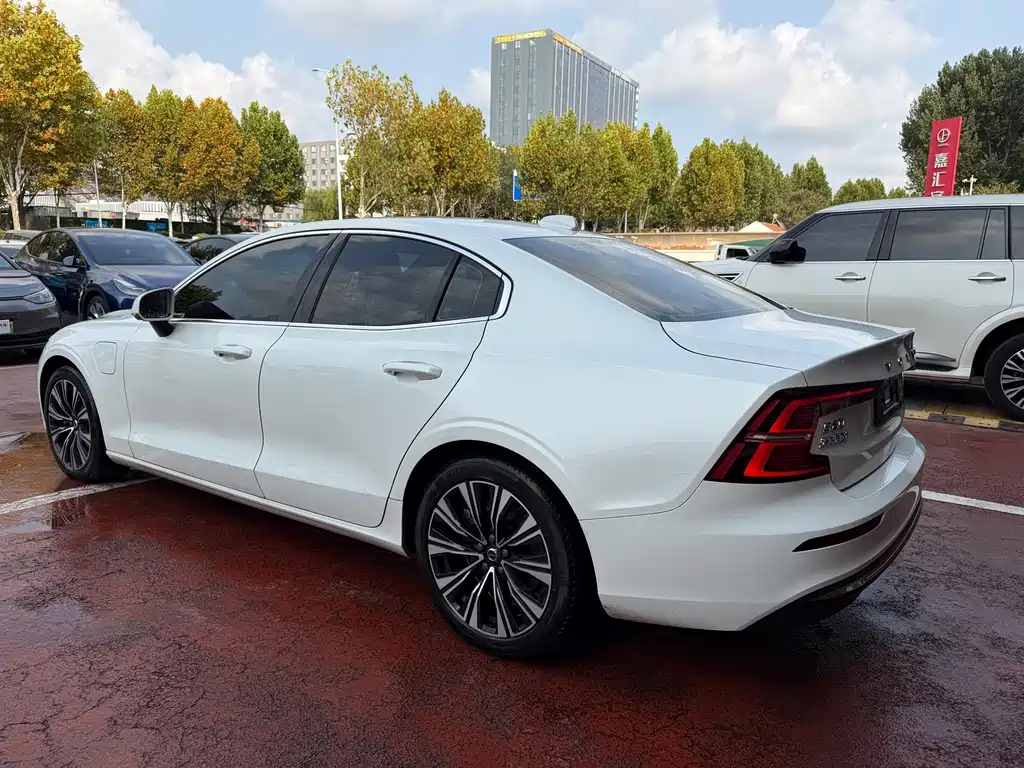 Volvo S60 PHEV — миниатюра 4