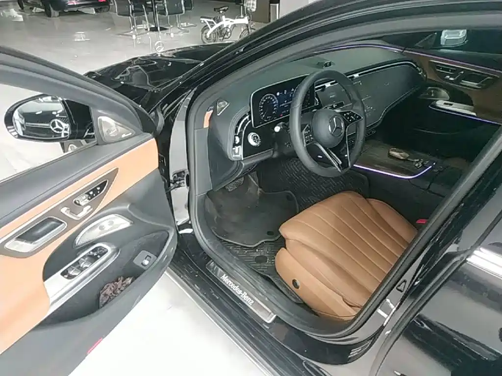 Mercedes-Benz E-Class — миниатюра 16