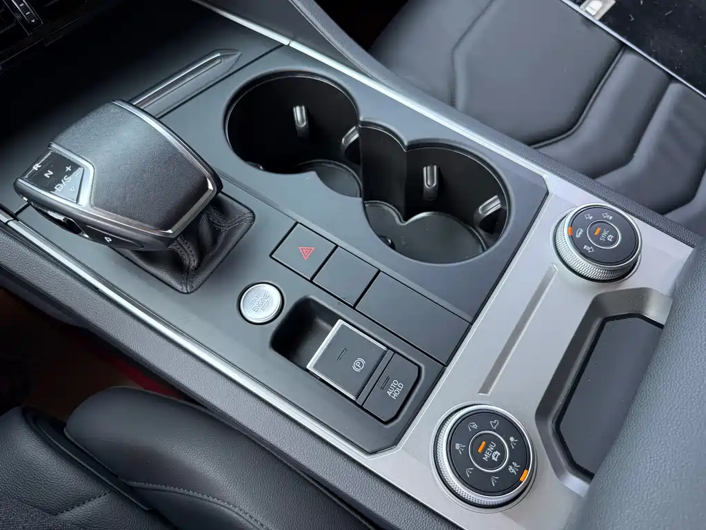 Volkswagen Touareg — миниатюра 18