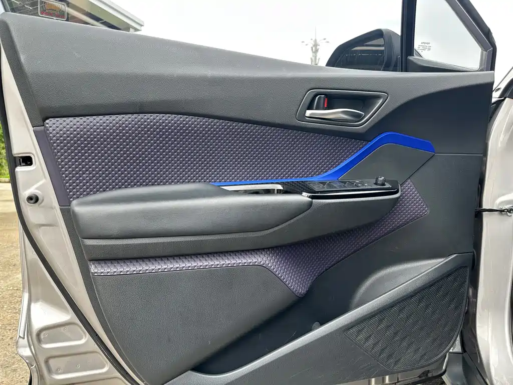Toyota IZOA — миниатюра 10