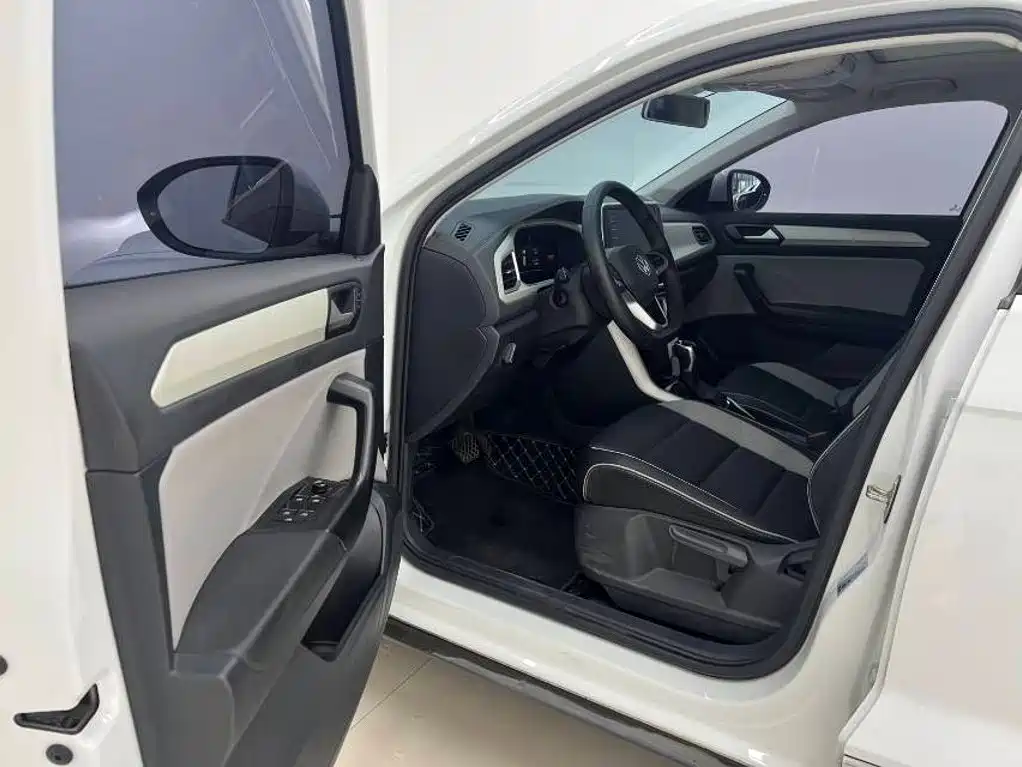 Volkswagen T-Roc — миниатюра 10