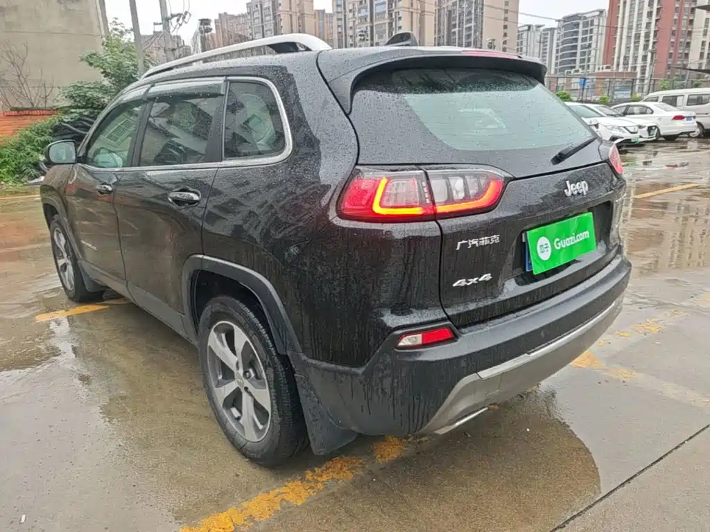Jeep Cherokee — миниатюра 5