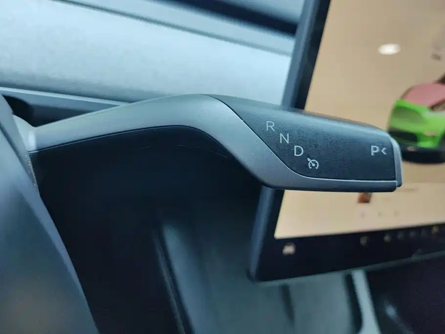 Tesla Model Y — миниатюра 16