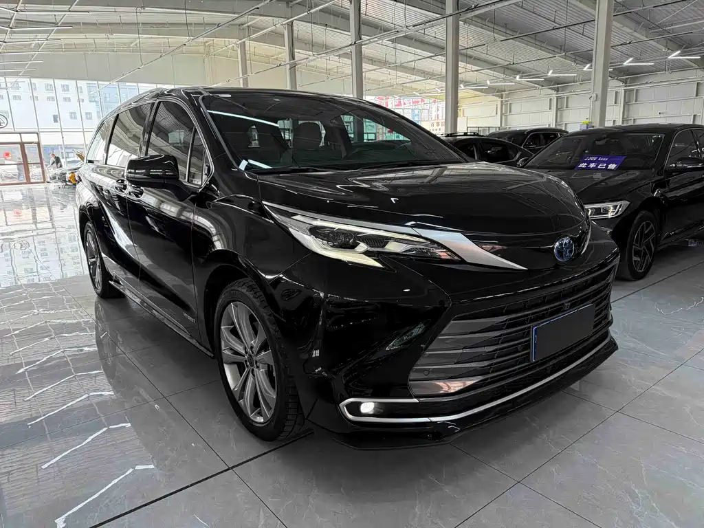 Toyota Sienna 2023 2.5L Luxury