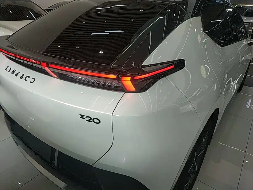 Lynk & Co 20 — миниатюра 8