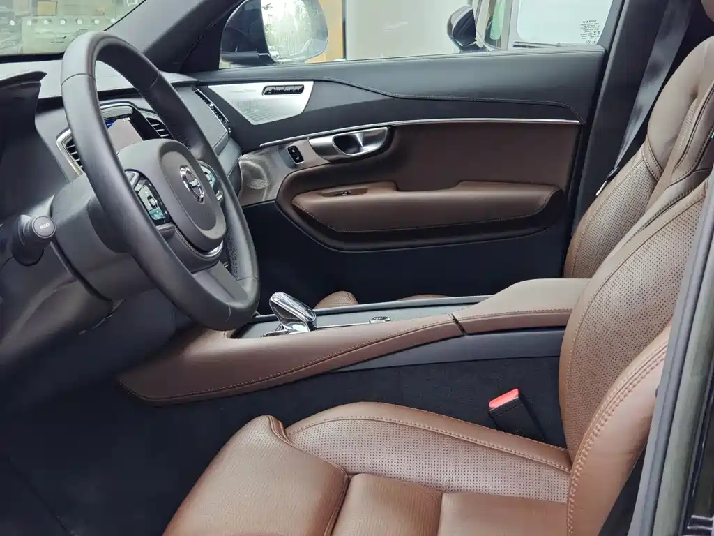 VOLVO  XC90