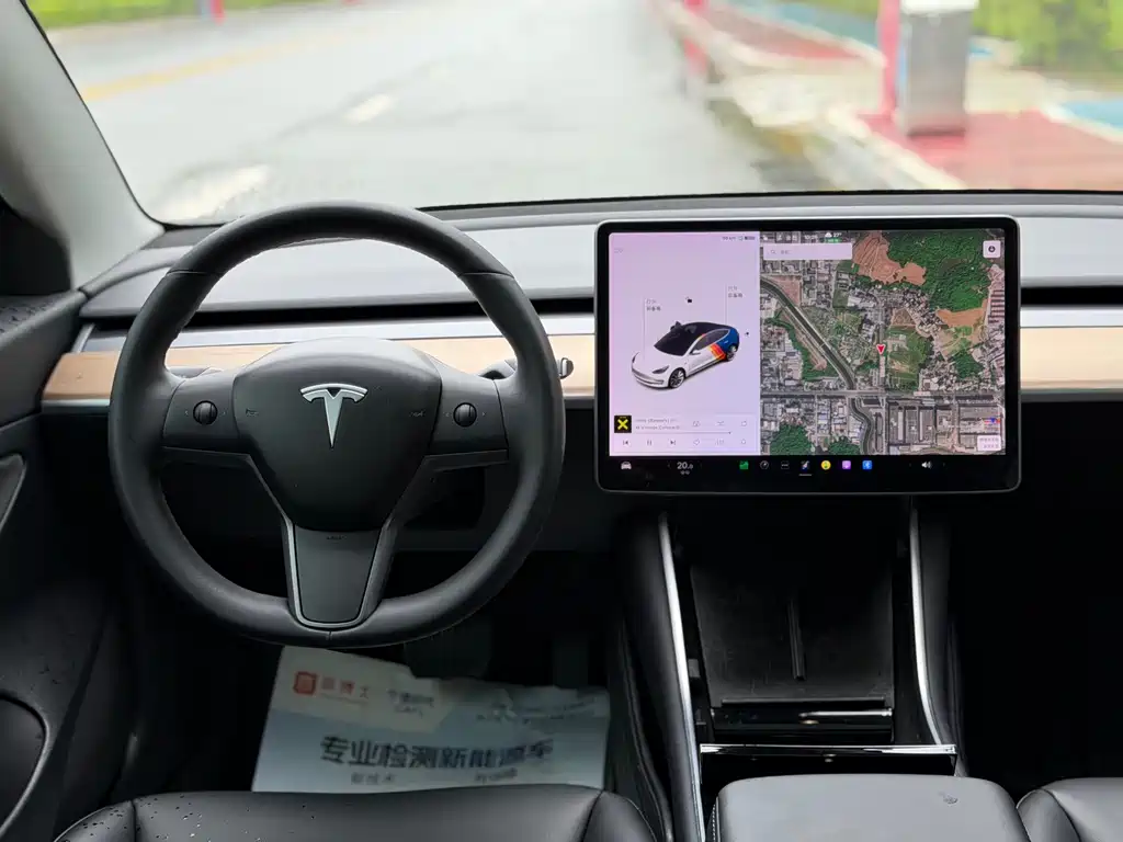 Tesla Model 3 — миниатюра 15