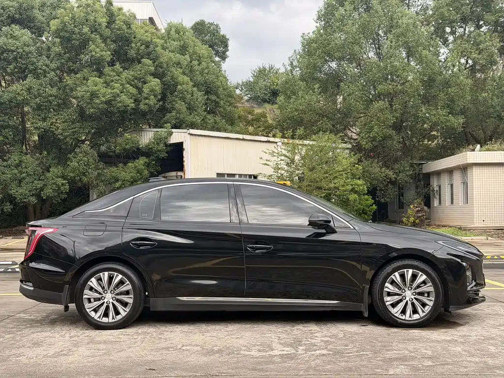 Hongqi Hongqi E-QM5 — миниатюра 5