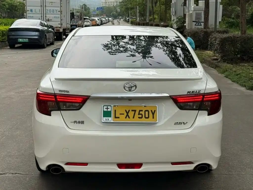 Toyota Reiz — миниатюра 8