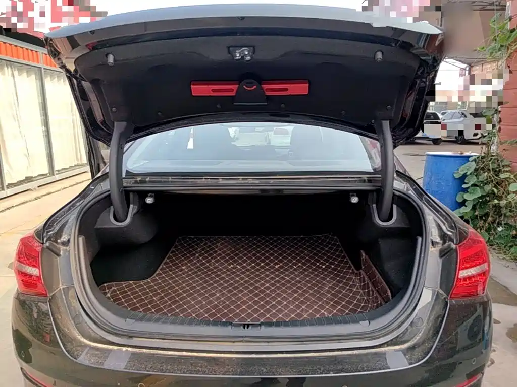 Hongqi Hongqi H5 — миниатюра 19