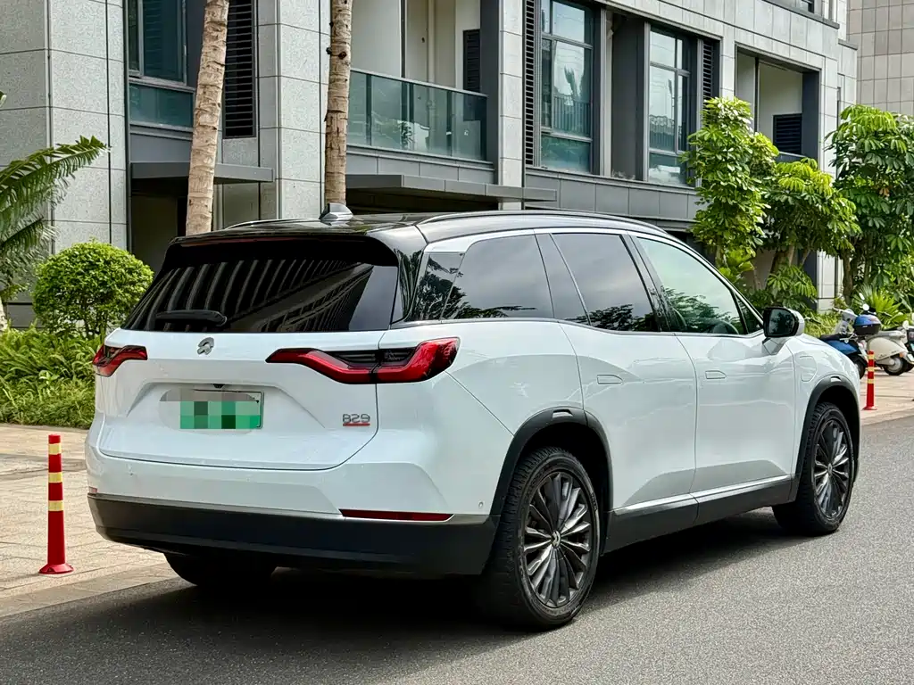 NIO ES8 2020 415KM мест