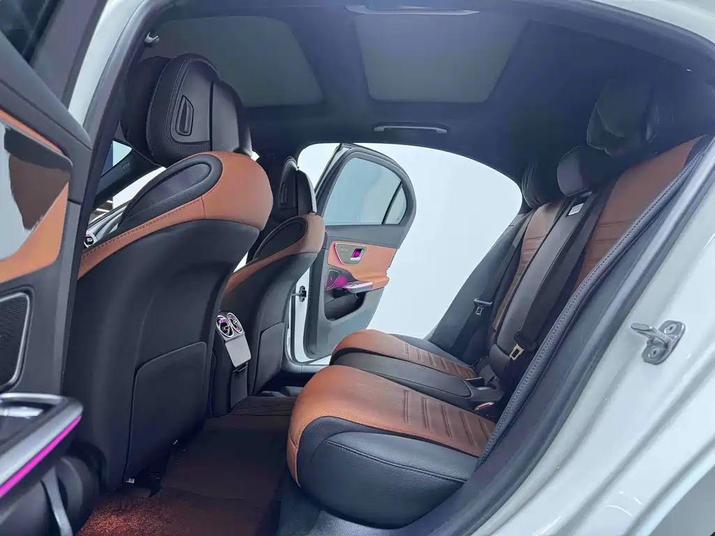 Mercedes-Benz C-Class — миниатюра 13