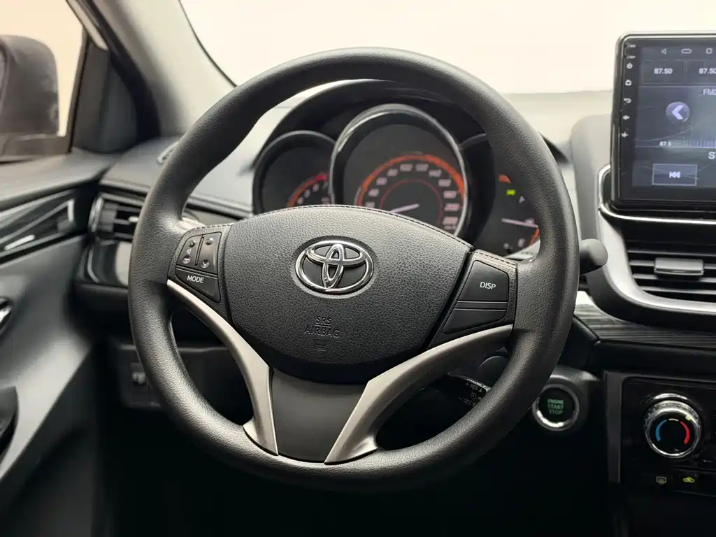 Toyota Yaris L — миниатюра 10