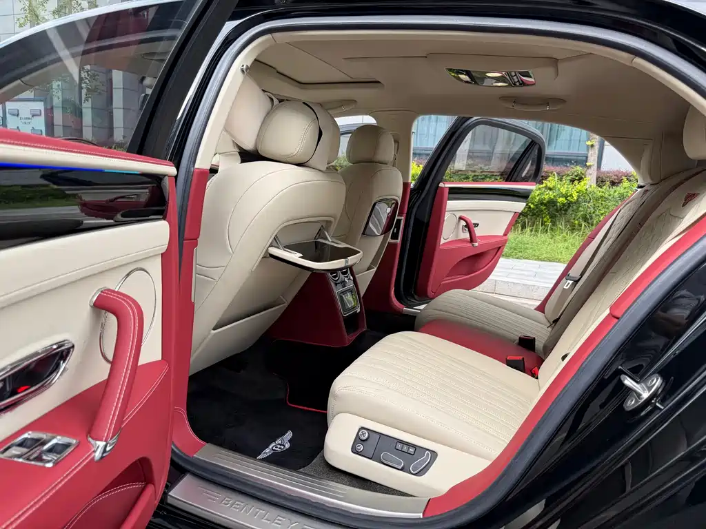 Bentley Flying Spur — миниатюра 13