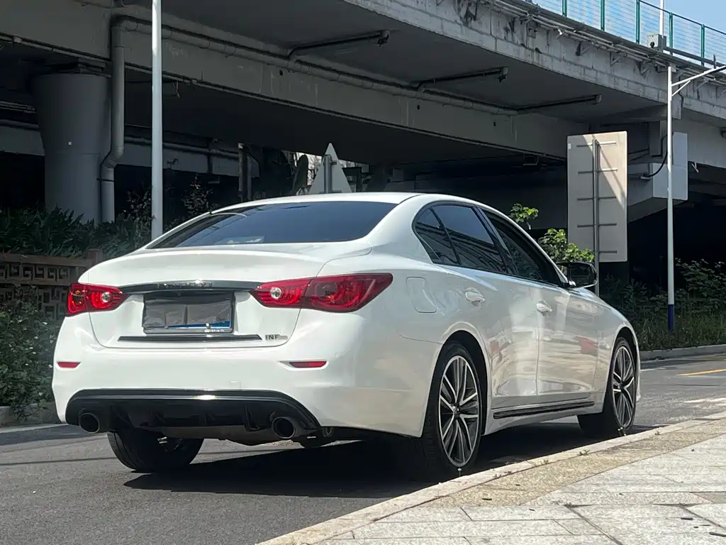 INFINITI Q50L