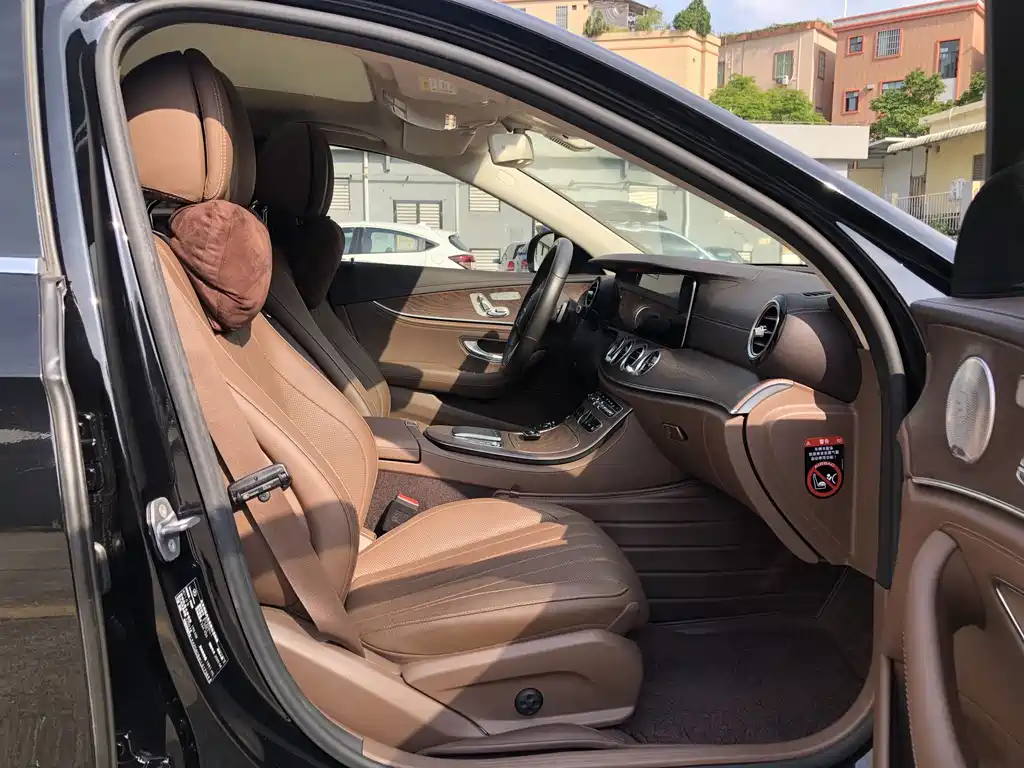 Mercedes-Benz E-Class — миниатюра 10