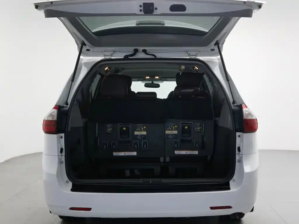 Toyota Sienna — миниатюра 5