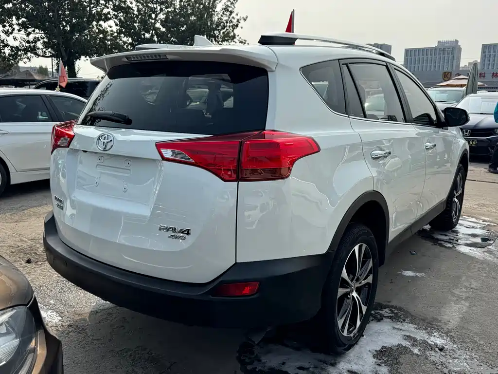 Toyota RAV4 — миниатюра 13