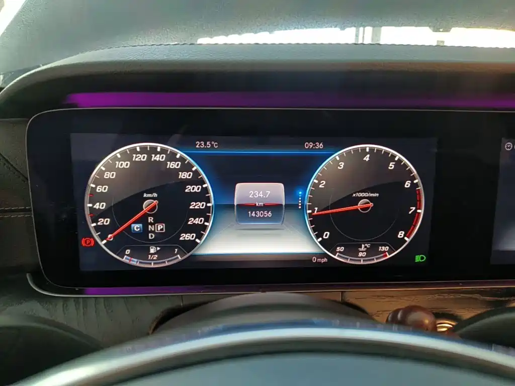 Mercedes-Benz E-Class — миниатюра 12