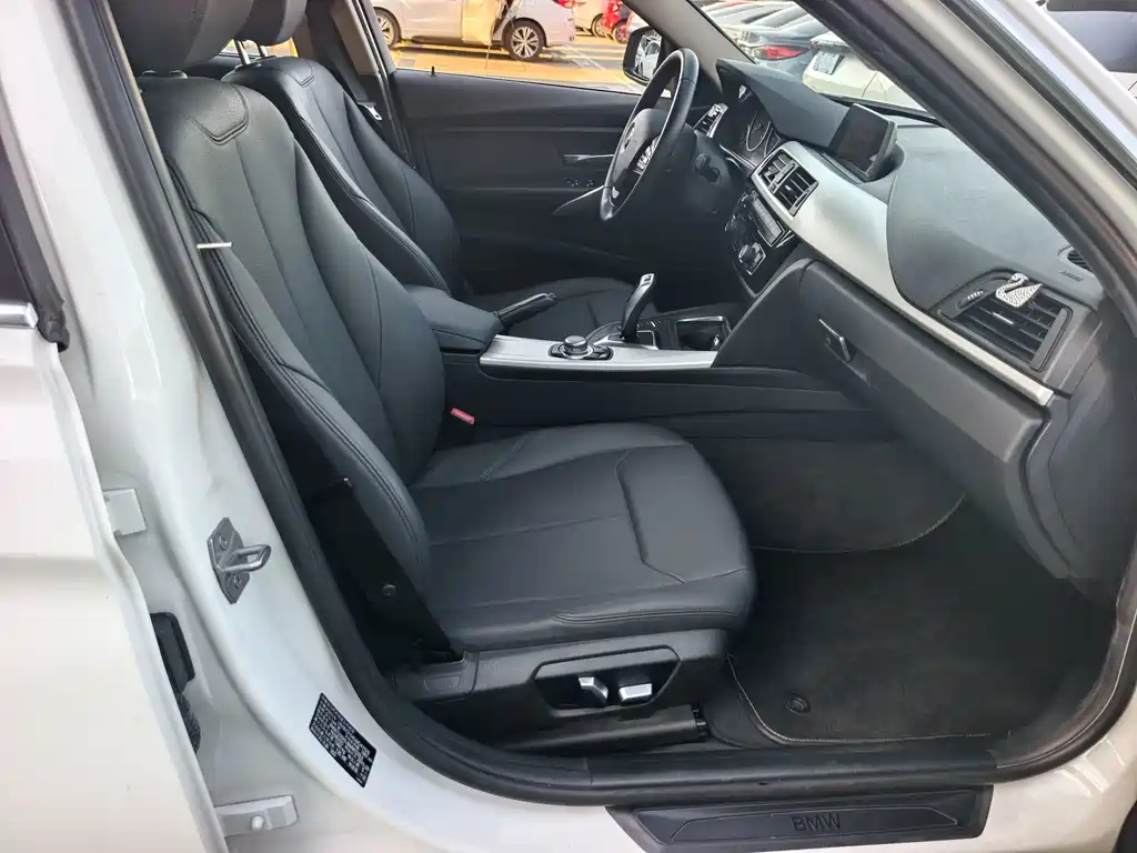 BMW 3 Series — миниатюра 17