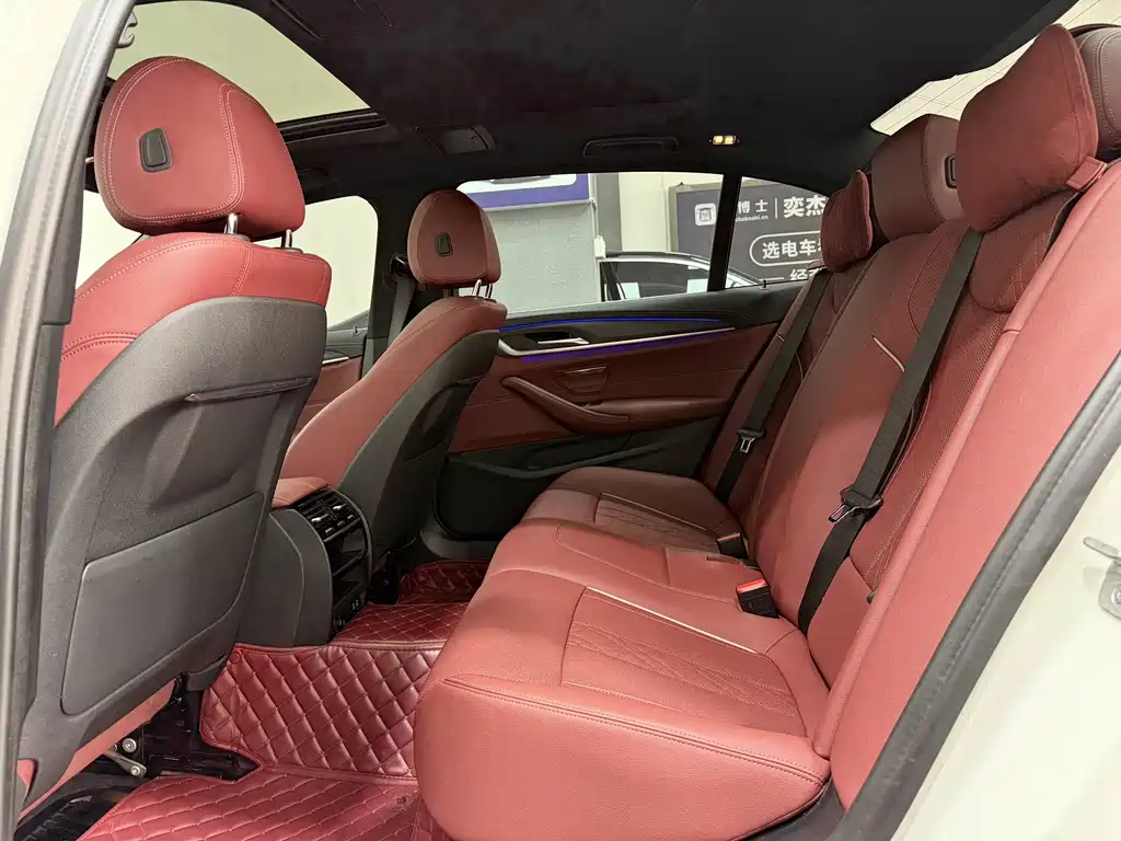 BMW 5 Series — миниатюра 6