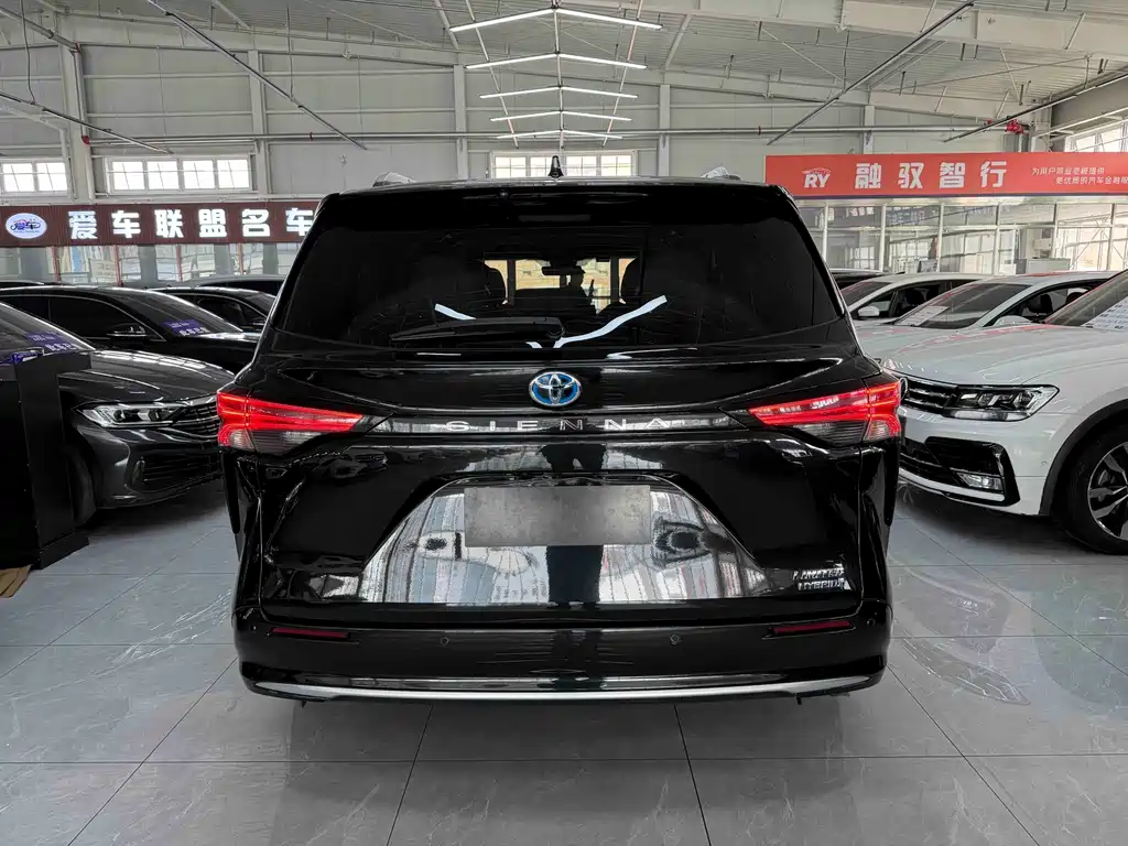 Toyota Sienna 2023 2.5L Luxury