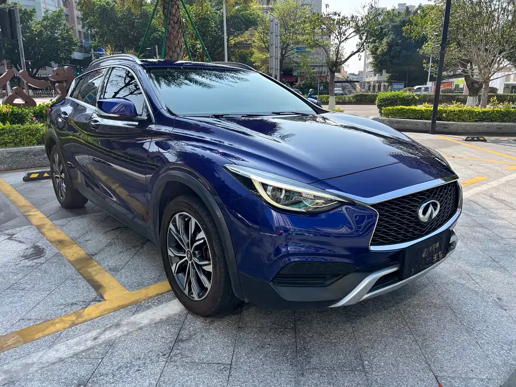 INFINITI QX30