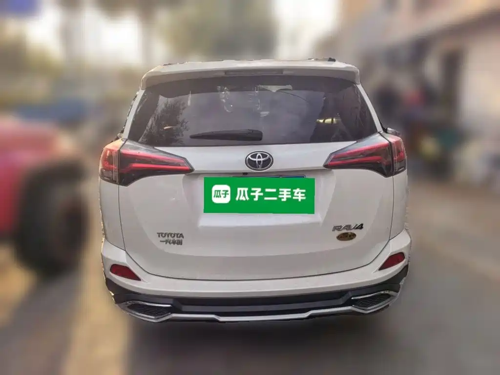 Toyota RAV4 — миниатюра 3