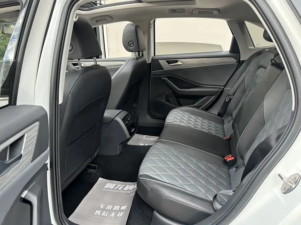 Volkswagen Sagitar 2025 300TSI DSG