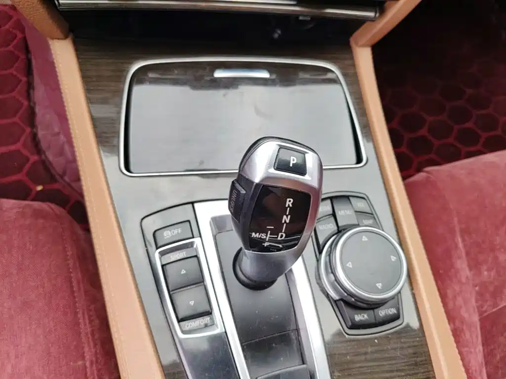 BMW 7 Series — миниатюра 14